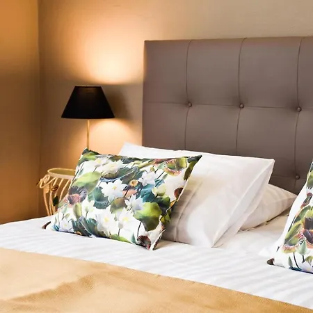 Charme 19 Bed & Breakfast 4*